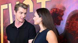 Семья с открытки: Алексей Воробьев показал милое фото с падчерицей и женой