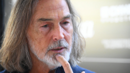 Никас Сафронов рассказал, с каких звезд не любит писать портреты