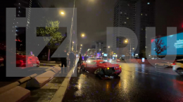 На Новом Арбате разбился красный Ferrari