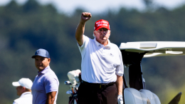 Внучка Трампа опубликовала видео совместной с ним игры в гольф