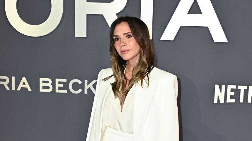 Почему Виктория Бекхэм удалила силиконовые грудные импланты