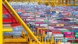 Китай заявил, что готов ответить на 100-процентные пошлины Трампа