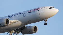 КНР решительно ответит США на запрет китайским самолетам летать над Россией