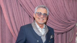 «Саша поймет»: Дибров впервые после развода вышел в свет с 15-летним сыном