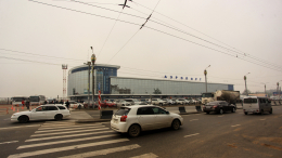 Самолет пробил крылом микроавтобус в аэропорту Иркутска