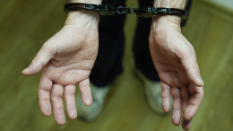 В Липецке мужчина зарубил бабушку топором и лег спать рядом