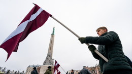 «Выдворить русскоязычных»: пенсионера депортировали из Латвии за незнание языка