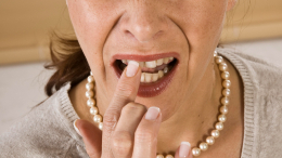 В Казани женщина проглотила зубной протез и неделю ходила с ним в кишечнике