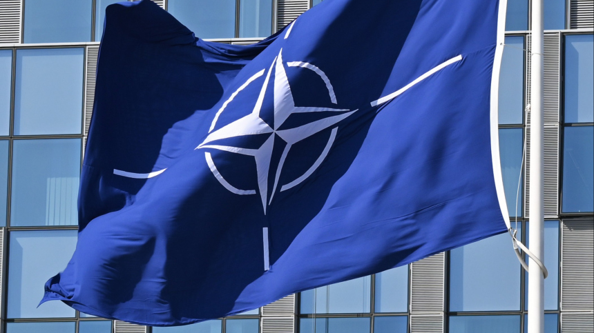 НАТО обсуждает разрешение сбивать истребители РФ