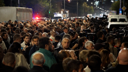 В Ереване тысячи человек вышли на митинг в поддержку Карапетяна