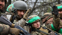 Глава МИД Польши Сикорский: Украина планирует вести боевые действия еще три года