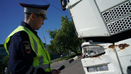 Грузовик в Уфе снес 11 машин на огромной скорости