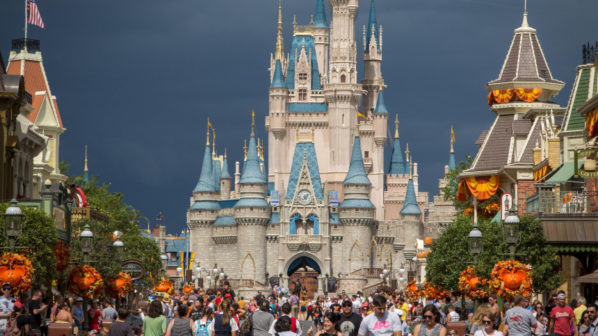 «Суперфанатка Диснея»: женщина покончила с собой в тематическом парке