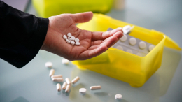 Ловушка для здоровья: как употребление БАДов и добавок вредят организму