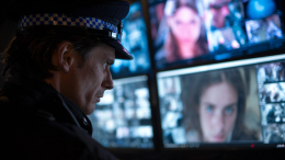 Вместо кино: полицейский показал своей девушке, как бездомный насилует жертву