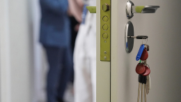 Сделки с недвижимостью в России можно будет оформлять по отпечатку пальца