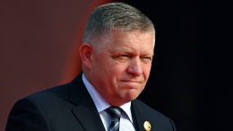 Фицо: русских невозможно поставить на колени