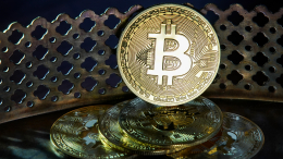 Аферист в Москве купил криптовалюту на фальшивые деньги