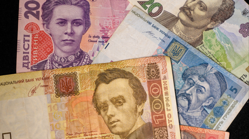 Почему МВФ заставляет Украину девальвировать гривну