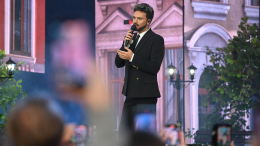 «Заряжает теплом»: певец Александр Панайотов назвал песню всех поколений