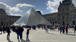 Воры украли старинные драгоценности из Лувра