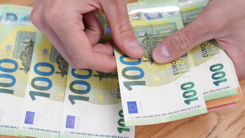 Французы выводят финансовые активы из страны