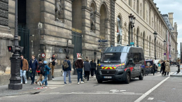 До 60 следователей ищут похитивших экспонаты из Лувра воров