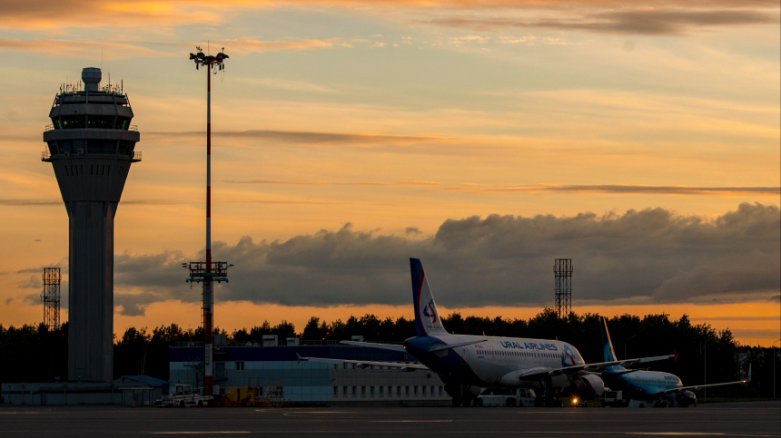 Почему аэропорт Пулково приостановил работу