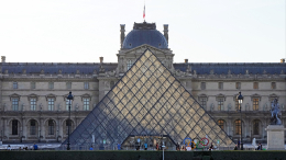 Блогеры высмеяли кражу драгоценностей Наполеона из Лувра
