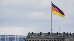 Две трети немцев считают, что украинским беженцам не нужно платить пособия