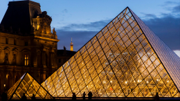 Историческое унижение: у французов исчезает доверие к власти после кражи в Лувре