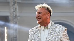 Сергей Пенкин проснулся в перьях и заплатил 350 тысяч за испорченный матрас