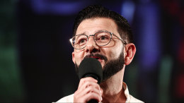 «Каждую неделю скидываю деньги на карточку»: как Галустян растит дочерей после развода