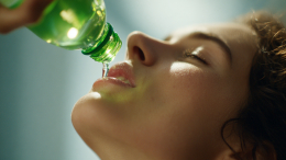 Вывести на чистую воду: сколько жидкости нужно пить и к каким болезням ведет обезвоживание