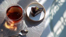 «Чего-то не хватает»: врач объяснила причины тяги к сладкому и соленому