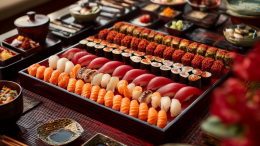 Удар по организму: чем опасны для здоровья большие сеты с суши