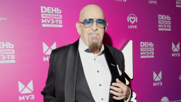 Телик, стаканчик и настолки: как Михаил Шуфутинский проводит свободное время