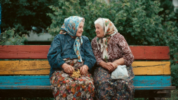 Обсуждающих людей у подъезда бабушек могут оштрафовать