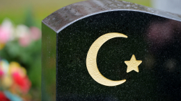 В Германии неизвестные осквернили более 40 могил на исламском кладбище