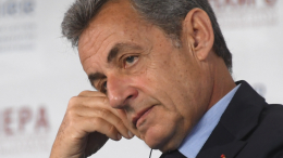 Так садиться в тюрьму умеют только французы: как Саркози начал отбывать свой срок