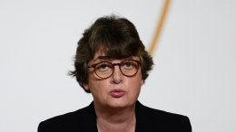 Директор Лувра подала в отставку после кражи экспонатов