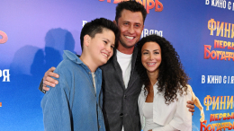 «Что такое любовь»: Прилучный закружил жену в танце под турецким солнцем