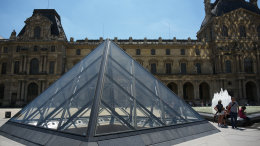 «Мы сочувствуем»: Исторический музей Москвы поддержал Лувр после кражи реликвий