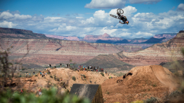 Велосипедист-экстремал получил тяжелую травму на соревнованиях в США