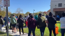 Шатдаун в США привел к огромным очередям за бесплатной едой