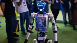 В Китае представили домашнего робота-гуманоида