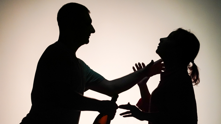 В Краснодаре мужчина превратил жизнь экс-супруги в кошмар наяву из-за квартиры