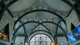 Момент обрушения крыши на Ладожском вокзале в Петербурге сняли на видео