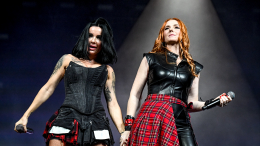 «Вернулись к истокам»: t.A.T.u. впервые за 15 лет дала сольный концерт