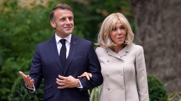 Жену Макрона записали под мужским именем на налоговом сайте Франции
